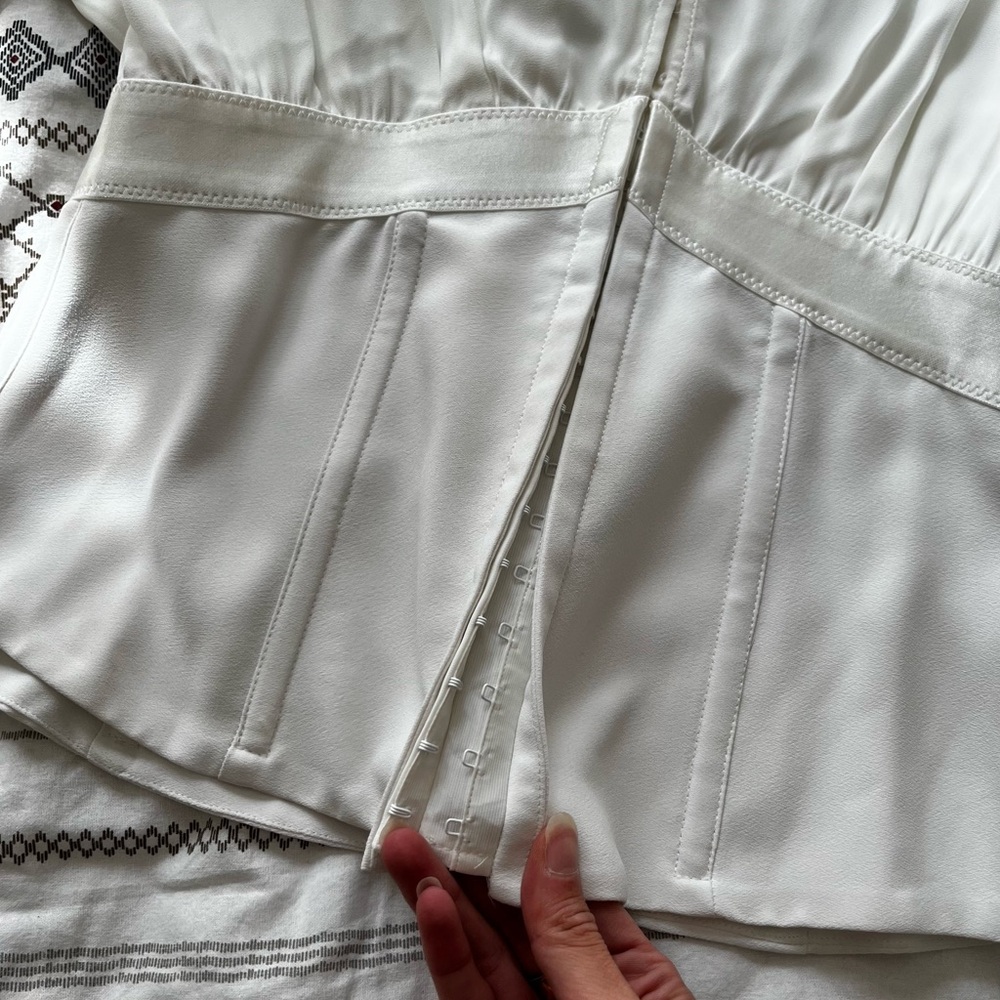 White House Black Market White Blouse - Picture 5 of 8